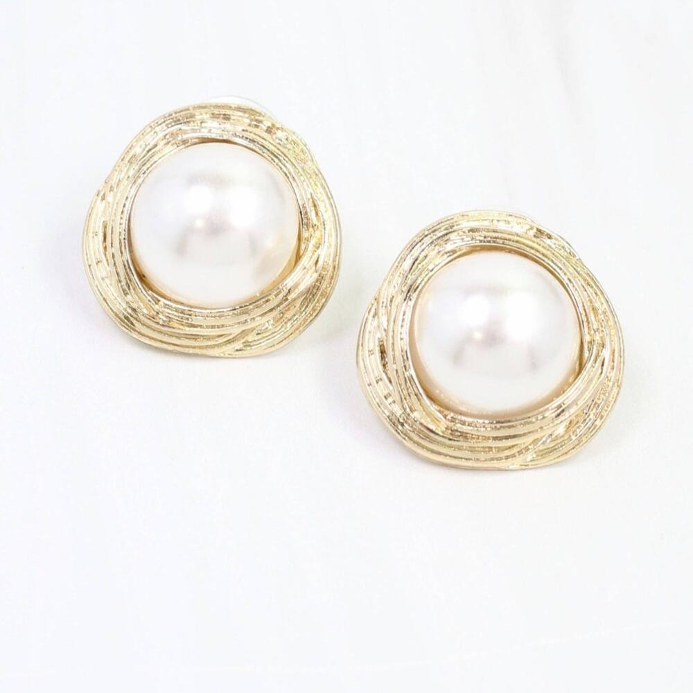 Enoch Pearl Stud Earrings – Gold